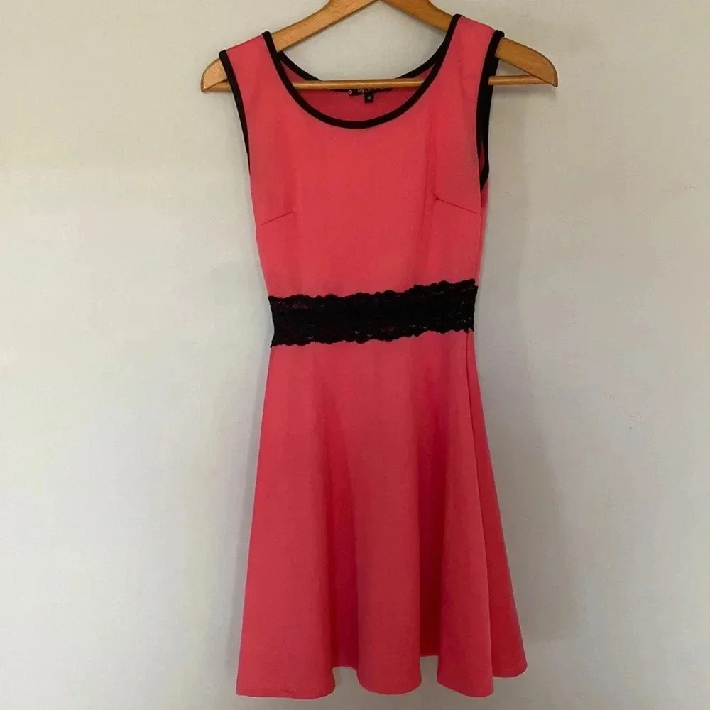Try! This Pink and Black Lace Sleeveless Dress Size Small